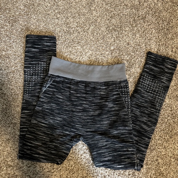 Matching Work Out Set | 2-piece workout set - Picture 7 of 10